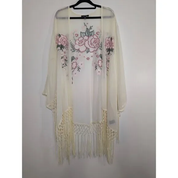 Torrid Embroidered Floral Kimono 3X Cream Boho Coastal Grandmother Fringe Wrap - Picture 3 of 14